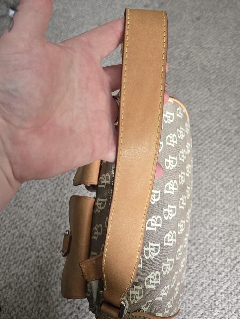 Dooney And Bourke Signature Double Pocket Shoulder Bag - Picture 4 of 10